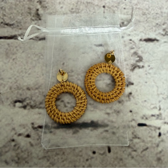 💰5/$20 Boho Rattan Earrings - Picture 3 of 4